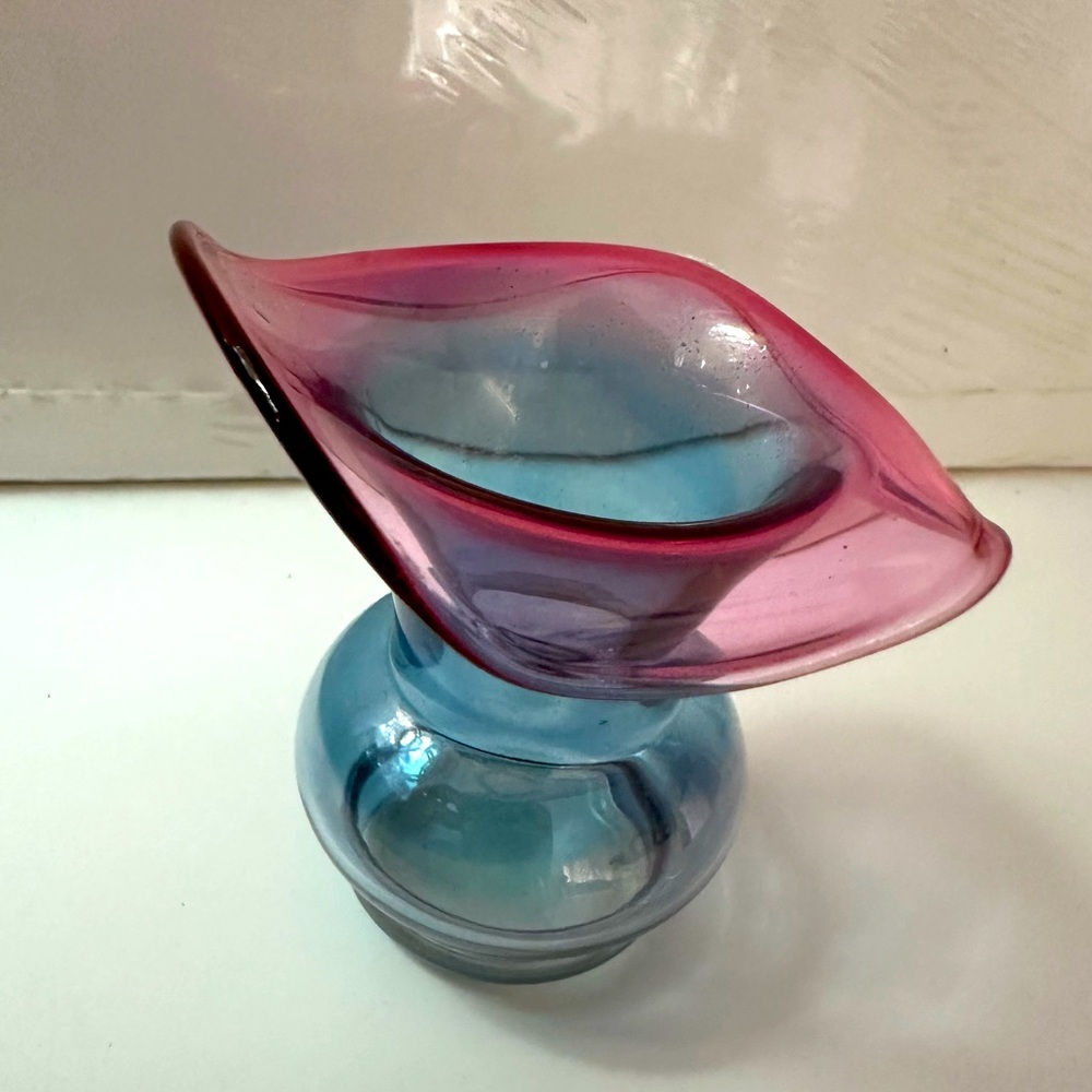 Dunbar Flint 2 Tone Ombre Ruffle Edge Handblown Glass Bud Vase Mini 3" Blue Pink